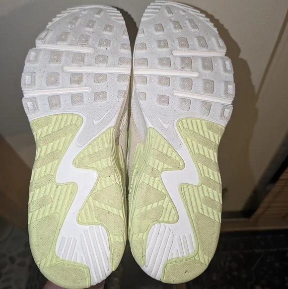 Nike Women's Excee Sneakers in Alabaster Light Lemon Twist sz 8.5 - Picture 4 of 11